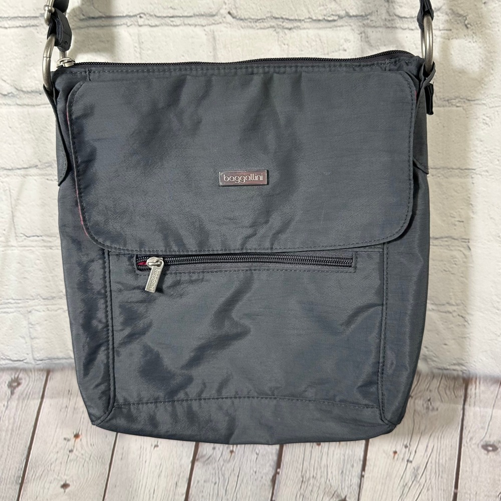 Baggallini Crossbody Bag Charcoal Gray Nylon Pink Lining Adjustable Strap Travel